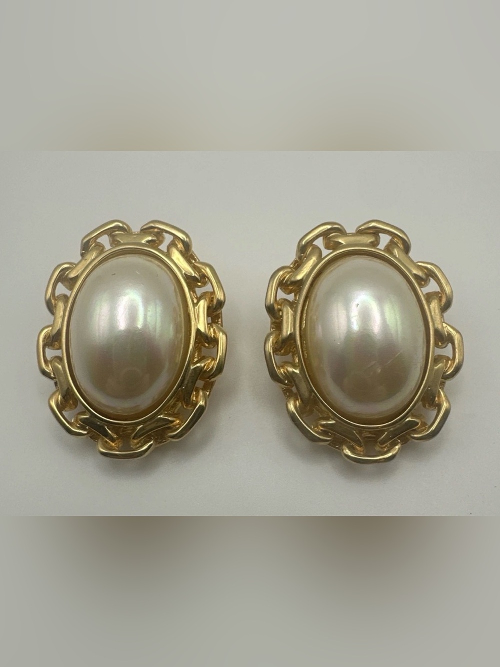 Chunky Pearl Cabochon Gold Chain Earrings Clip Vtg 80s Glam Halo Button Oval Big